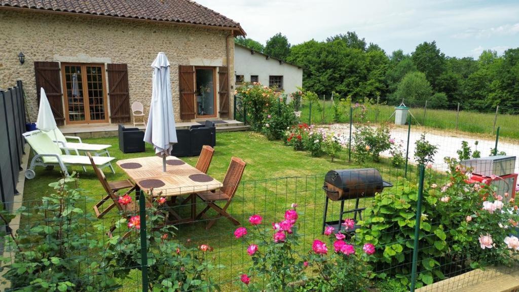Chez Lucia A 15Min De Perigueux A 6Km Autoroute A89 Apartment Eglise-Neuve-de-Vergt Luaran gambar